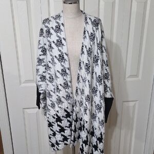 White House Black Market Black & White Houndstooth Open-Front Cardigan